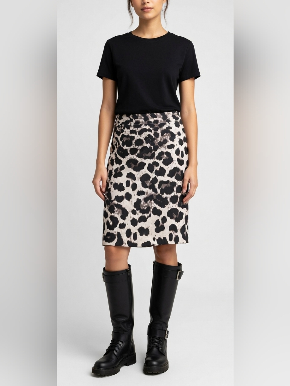 ALMOST NEW Banana Republic Black and White Animal Print Pencil Skirt